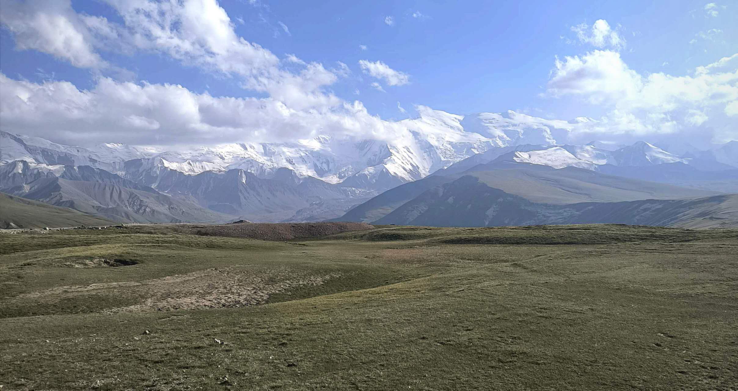 Paisaje entrada a Kirguistán. Valle Altay